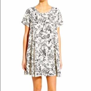 Lush Black‎ & Ivory Floral Swing Dress